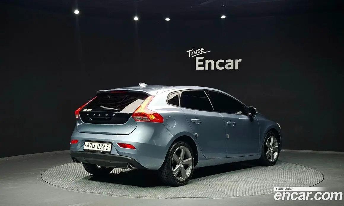 Volvo V40 2016 2.0 автомат (гидро), фото 2 Volvo V40 2016 2.0 автомат (гидро), фото 2