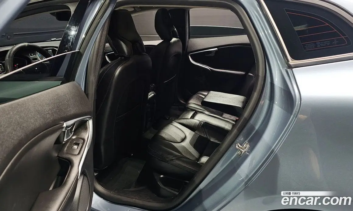 Volvo V40 2016 2.0 автомат (гидро), фото 11 Volvo V40 2016 2.0 автомат (гидро), фото 11
