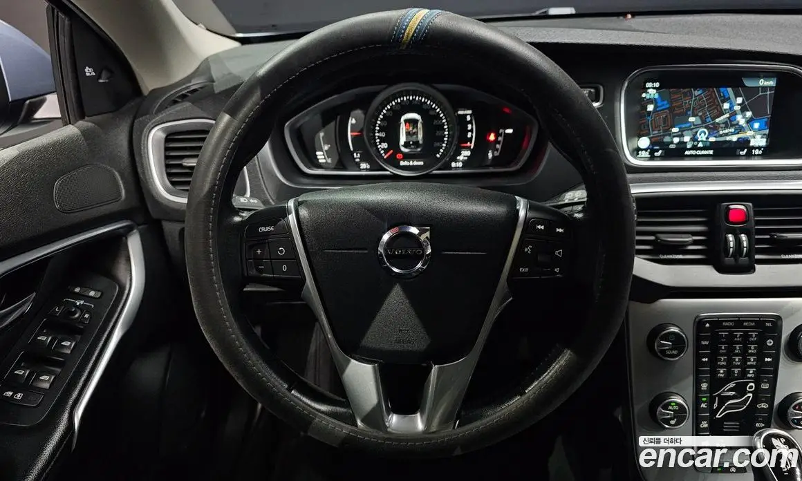 Volvo V40 2016 2.0 автомат (гидро), фото 13 Volvo V40 2016 2.0 автомат (гидро), фото 13