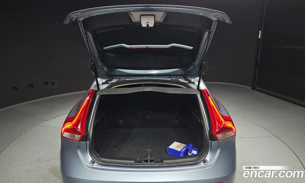 Volvo V40 2016 2.0 автомат (гидро), фото 20 Volvo V40 2016 2.0 автомат (гидро), фото 20