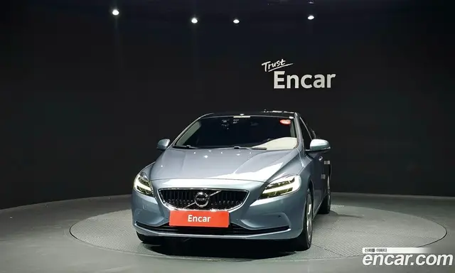 Volvo V40 2016 2.0 автомат (гидро), миниатюра 3 Volvo V40 2016 2.0 автомат (гидро), миниатюра 3