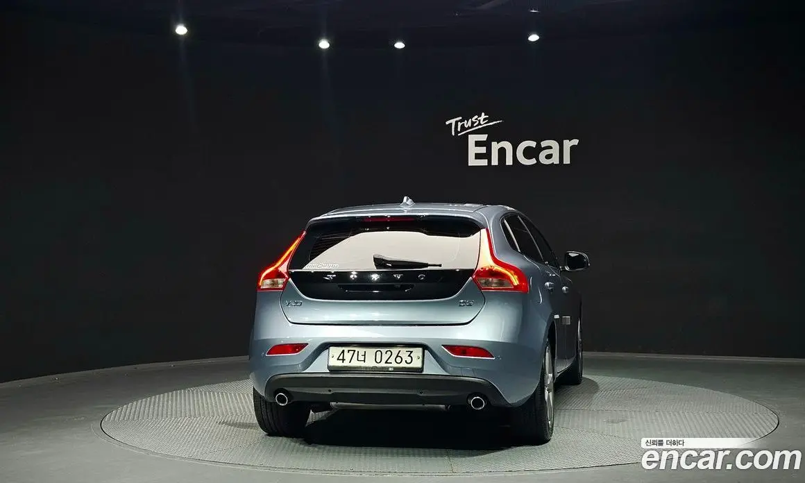 Volvo V40 2016 2.0 автомат (гидро), фото 4 Volvo V40 2016 2.0 автомат (гидро), фото 4