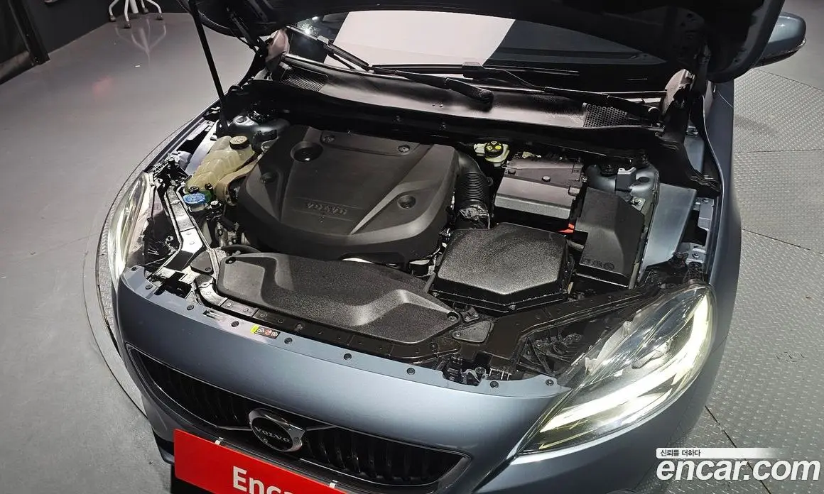 Volvo V40 2016 2.0 автомат (гидро), фото 6 Volvo V40 2016 2.0 автомат (гидро), фото 6