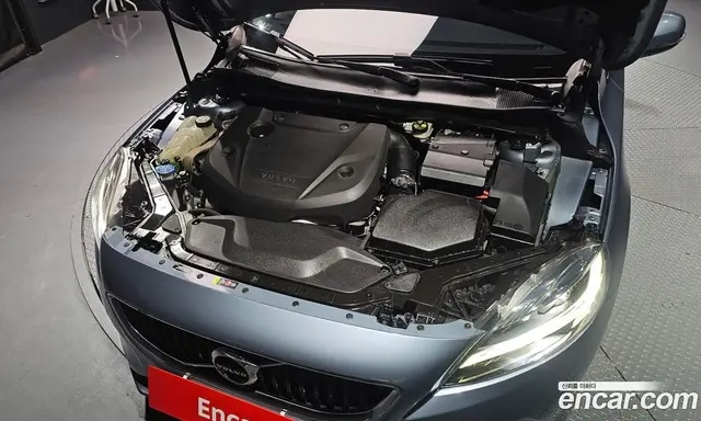 Volvo V40 2016 2.0 автомат (гидро), миниатюра 6 Volvo V40 2016 2.0 автомат (гидро), миниатюра 6