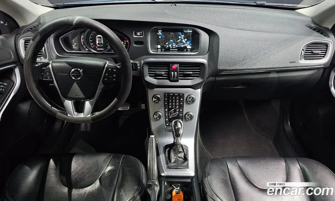 Volvo V40 2016 2.0 автомат (гидро), фото 7 Volvo V40 2016 2.0 автомат (гидро), фото 7