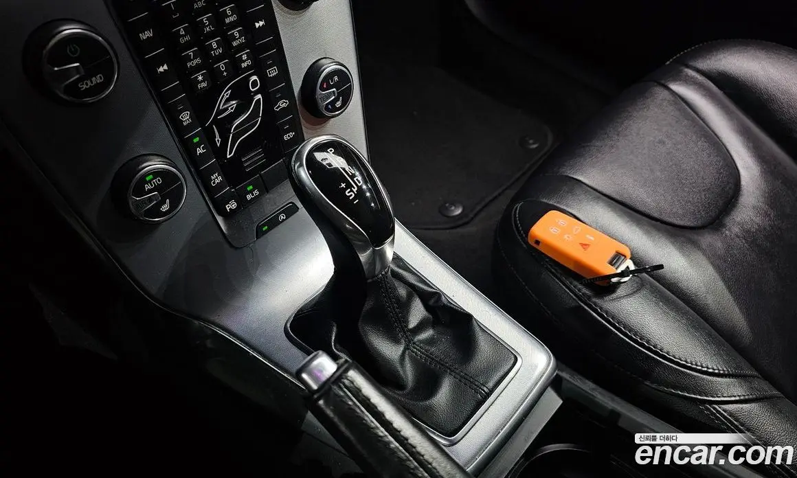 Volvo V40 2016 2.0 автомат (гидро), фото 9 Volvo V40 2016 2.0 автомат (гидро), фото 9