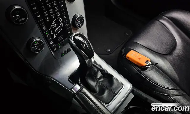 Volvo V40 2016 2.0 автомат (гидро), миниатюра 9 Volvo V40 2016 2.0 автомат (гидро), миниатюра 9
