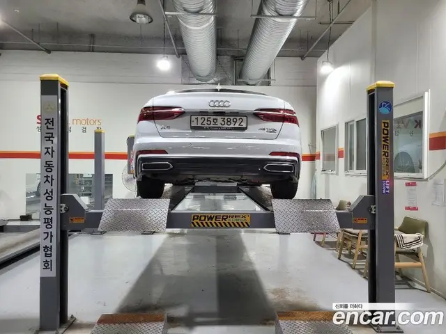 Audi A6 2022 2.0 автомат (гидро), миниатюра 2