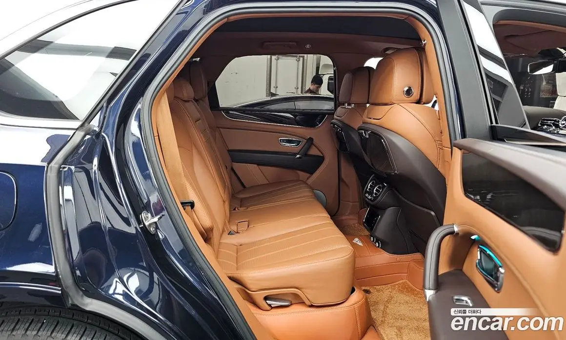 Bentley Bentayga 2019 4.0 автомат (гидро), фото 18 Bentley Bentayga 2019 4.0 автомат (гидро), фото 18