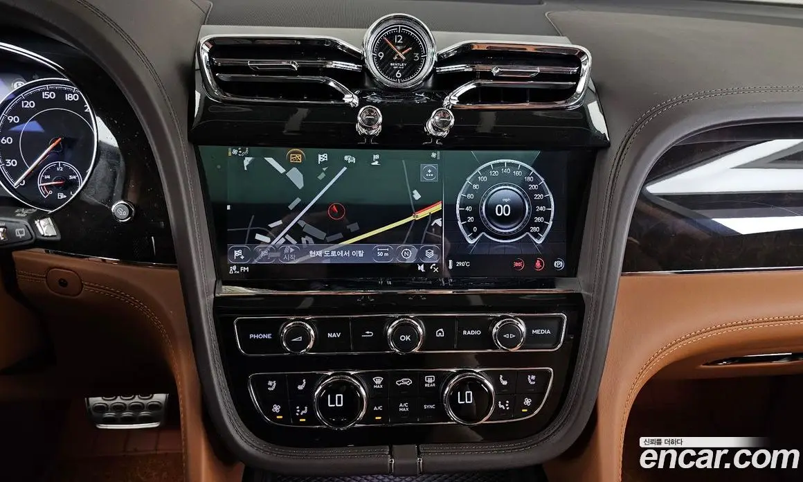 Bentley Bentayga 2019 4.0 автомат (гидро), фото 20 Bentley Bentayga 2019 4.0 автомат (гидро), фото 20