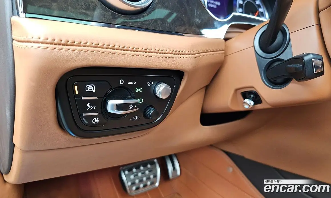 Bentley Bentayga 2019 4.0 автомат (гидро), фото 28 Bentley Bentayga 2019 4.0 автомат (гидро), фото 28