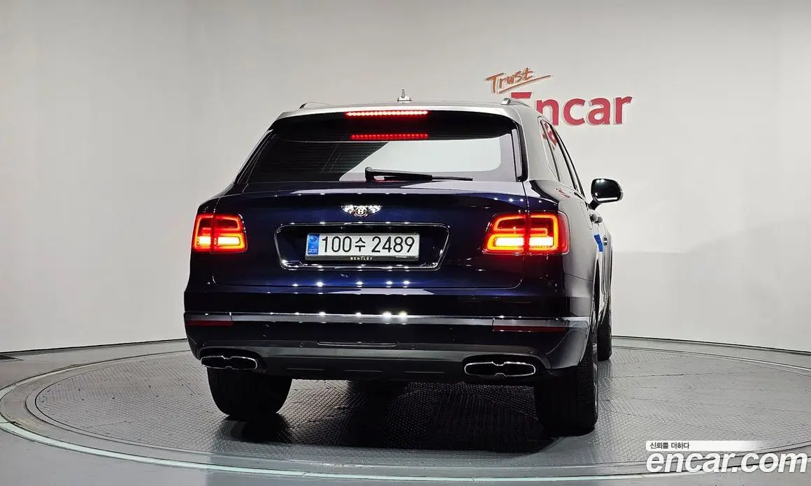 Bentley Bentayga 2019 4.0 автомат (гидро), фото 4 Bentley Bentayga 2019 4.0 автомат (гидро), фото 4