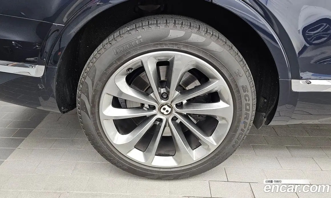 Bentley Bentayga 2019 4.0 автомат (гидро), фото 5 Bentley Bentayga 2019 4.0 автомат (гидро), фото 5
