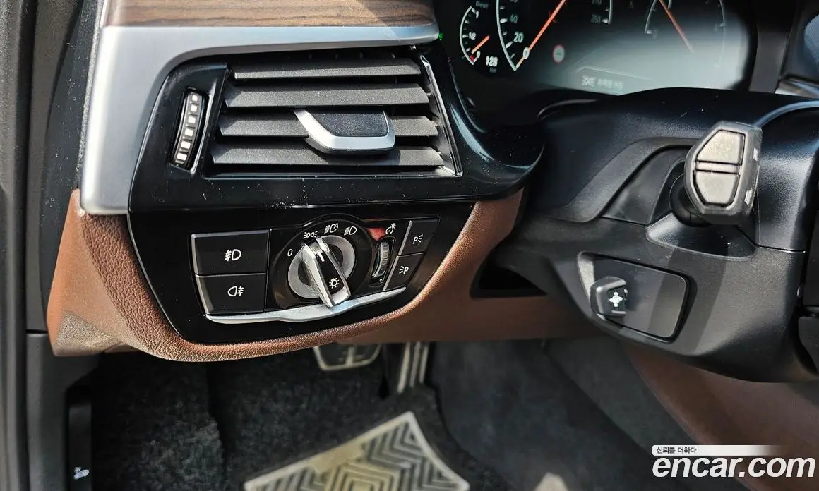 BMW 5 серия 2019 2.0 автомат (гидро), фото 16