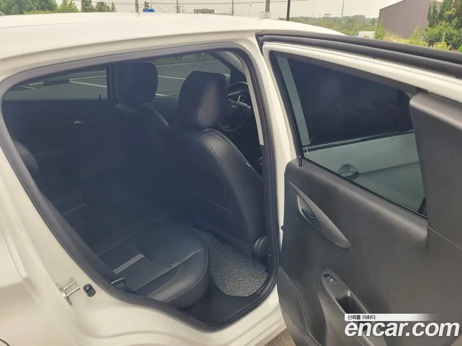 Chevrolet Spark 2022 1.0 автомат (гидро), фото 19