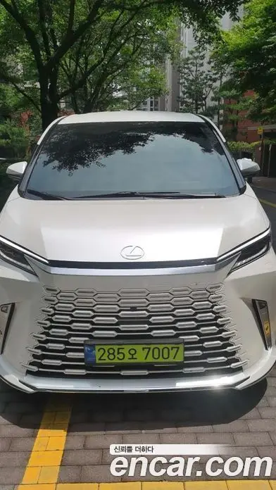 Lexus LM, 2024, 14 787 км Lexus LM, 2024, 14 787 км