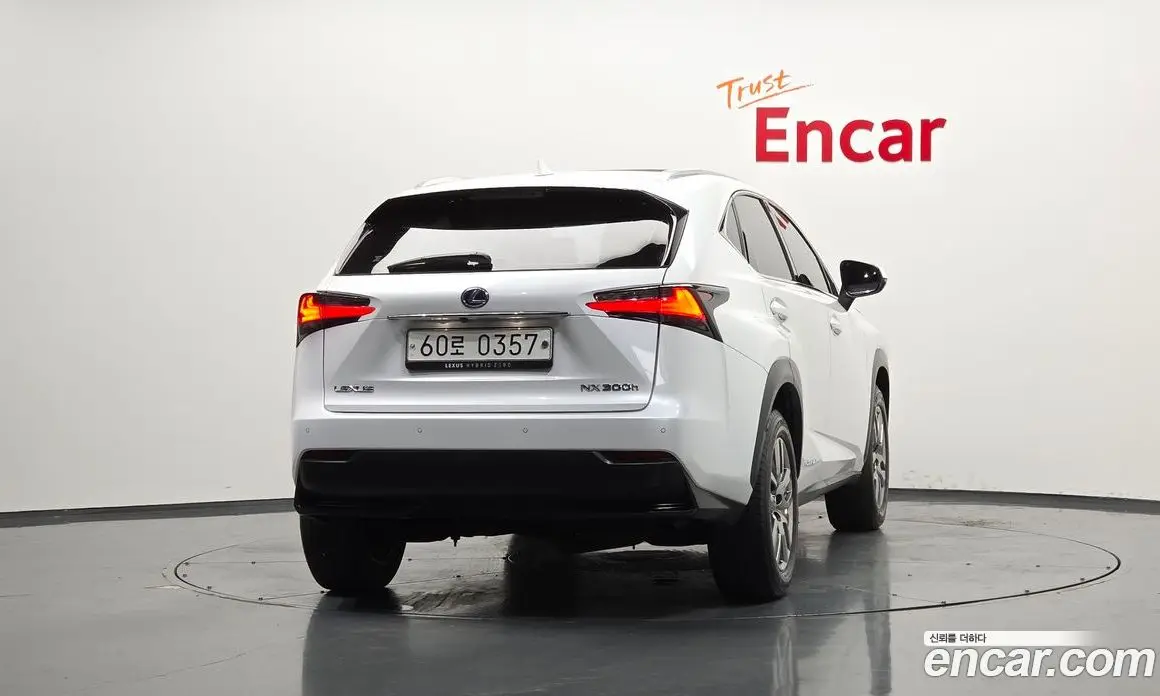 Lexus NX 2016 2.5 автомат (гидро), фото 4 Lexus NX 2016 2.5 автомат (гидро), фото 4
