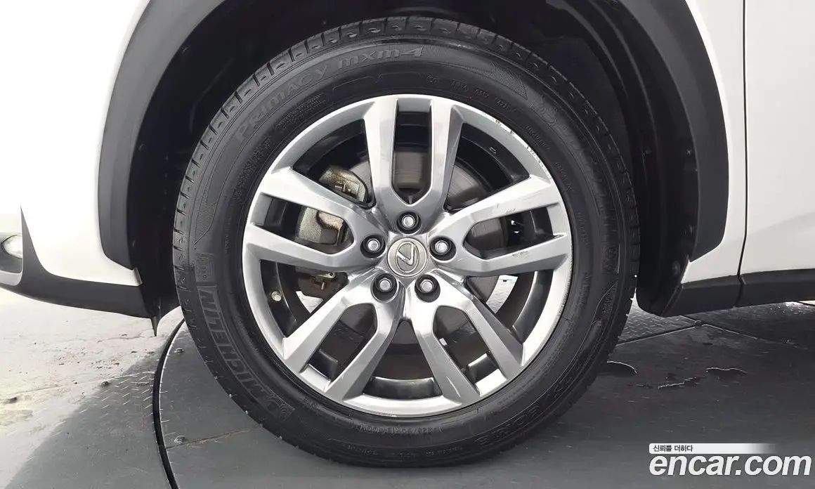Lexus NX 2016 2.5 автомат (гидро), фото 5 Lexus NX 2016 2.5 автомат (гидро), фото 5