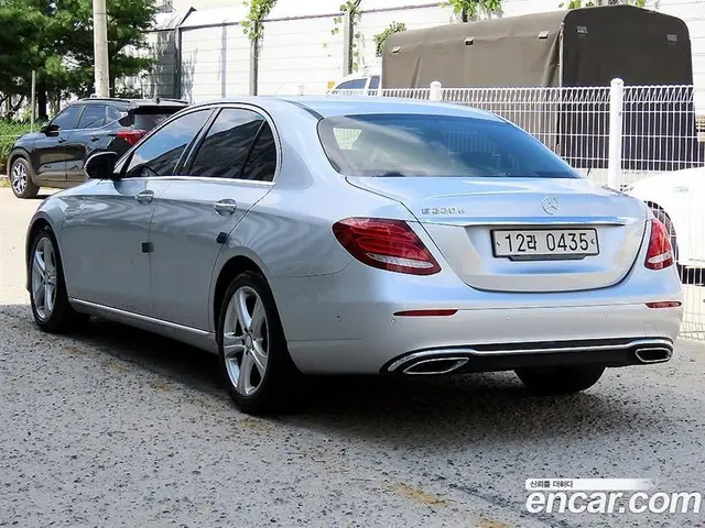 Mercedes-Benz E-Class 2016 1.9 автомат (гидро), миниатюра 3 Mercedes-Benz E-Class 2016 1.9 автомат (гидро), миниатюра 3