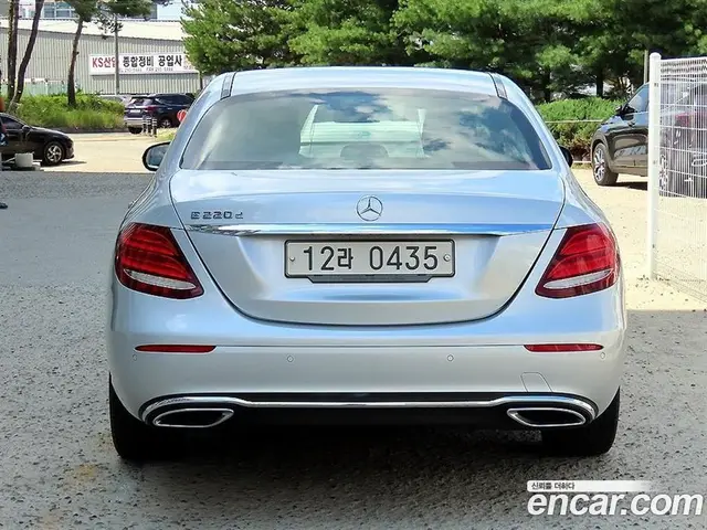 Mercedes-Benz E-Class 2016 1.9 автомат (гидро), миниатюра 4 Mercedes-Benz E-Class 2016 1.9 автомат (гидро), миниатюра 4