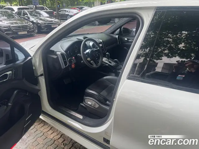 Porsche Cayenne 2016 3.6 автомат (гидро), миниатюра 10 Porsche Cayenne 2016 3.6 автомат (гидро), миниатюра 10