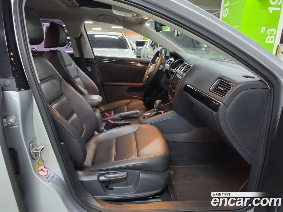 Volkswagen Jetta 2015 2.0 автомат (гидро), фото 15 Volkswagen Jetta 2015 2.0 автомат (гидро), фото 15