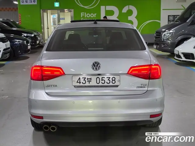 Volkswagen Jetta 2015 2.0 автомат (гидро), миниатюра 5 Volkswagen Jetta 2015 2.0 автомат (гидро), миниатюра 5