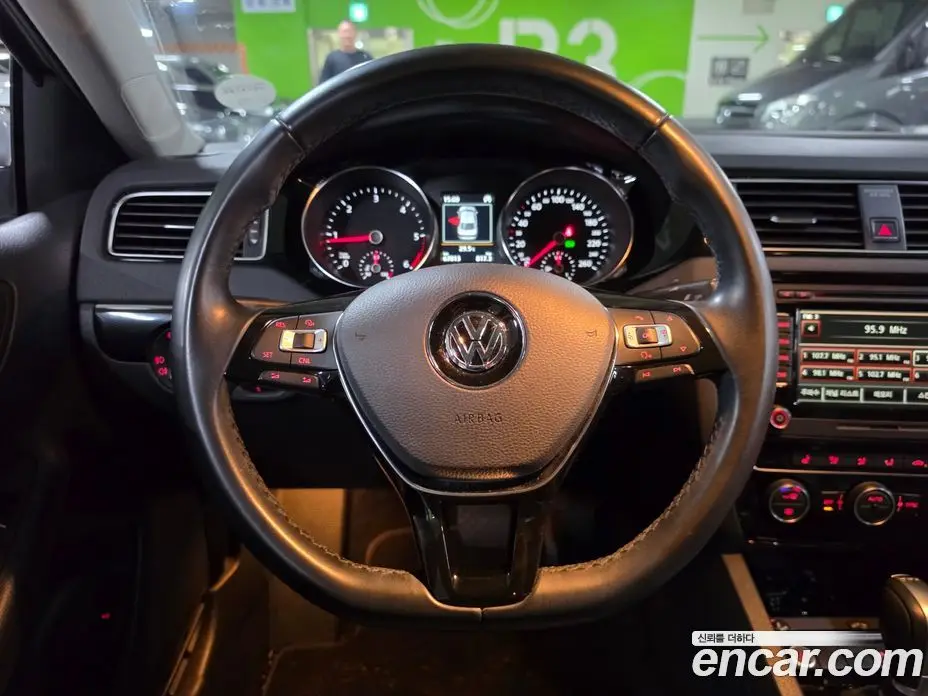 Volkswagen Jetta 2015 2.0 автомат (гидро), фото 9 Volkswagen Jetta 2015 2.0 автомат (гидро), фото 9