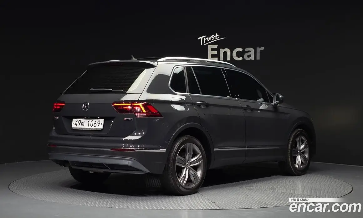 Volkswagen Tiguan 2018 2.0 автомат (гидро), фото 2 Volkswagen Tiguan 2018 2.0 автомат (гидро), фото 2