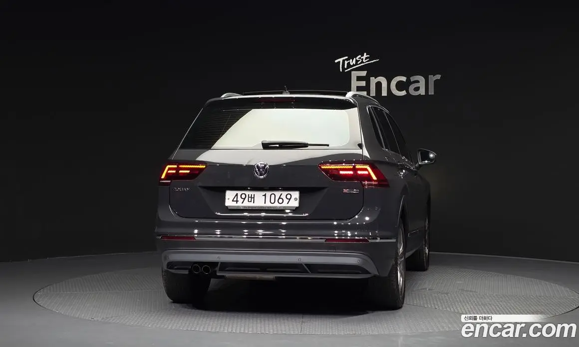 Volkswagen Tiguan 2018 2.0 автомат (гидро), фото 4 Volkswagen Tiguan 2018 2.0 автомат (гидро), фото 4