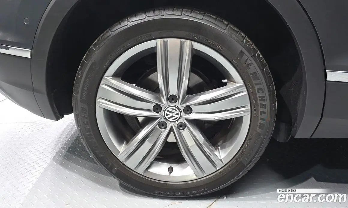 Volkswagen Tiguan 2018 2.0 автомат (гидро), фото 5 Volkswagen Tiguan 2018 2.0 автомат (гидро), фото 5