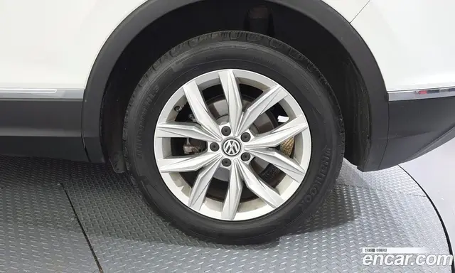 Volkswagen Tiguan 2020 2.0 автомат (гидро), миниатюра 7 Volkswagen Tiguan 2020 2.0 автомат (гидро), миниатюра 7