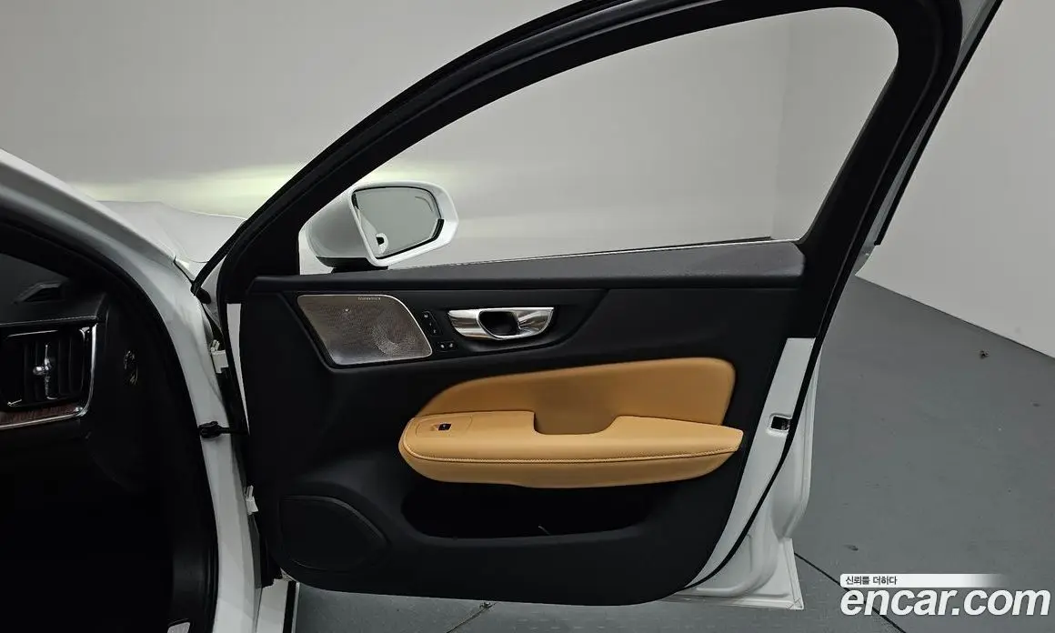 Volvo S60 2021 2.0 автомат (гидро), фото 14 Volvo S60 2021 2.0 автомат (гидро), фото 14