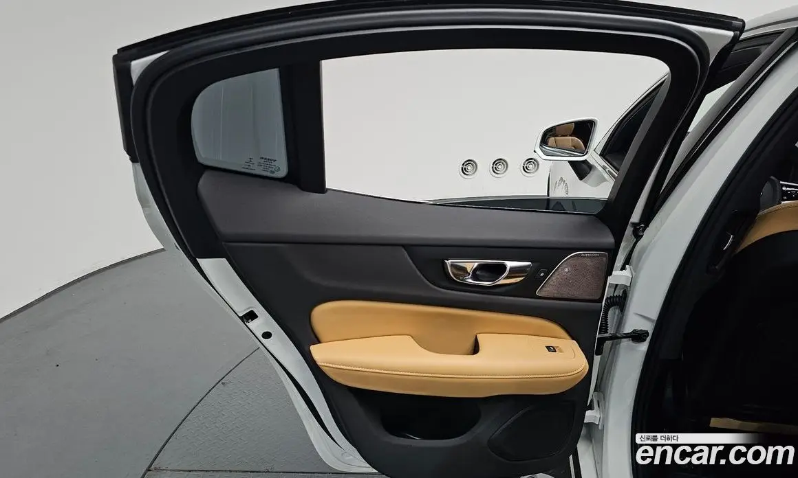 Volvo S60 2021 2.0 автомат (гидро), фото 15 Volvo S60 2021 2.0 автомат (гидро), фото 15