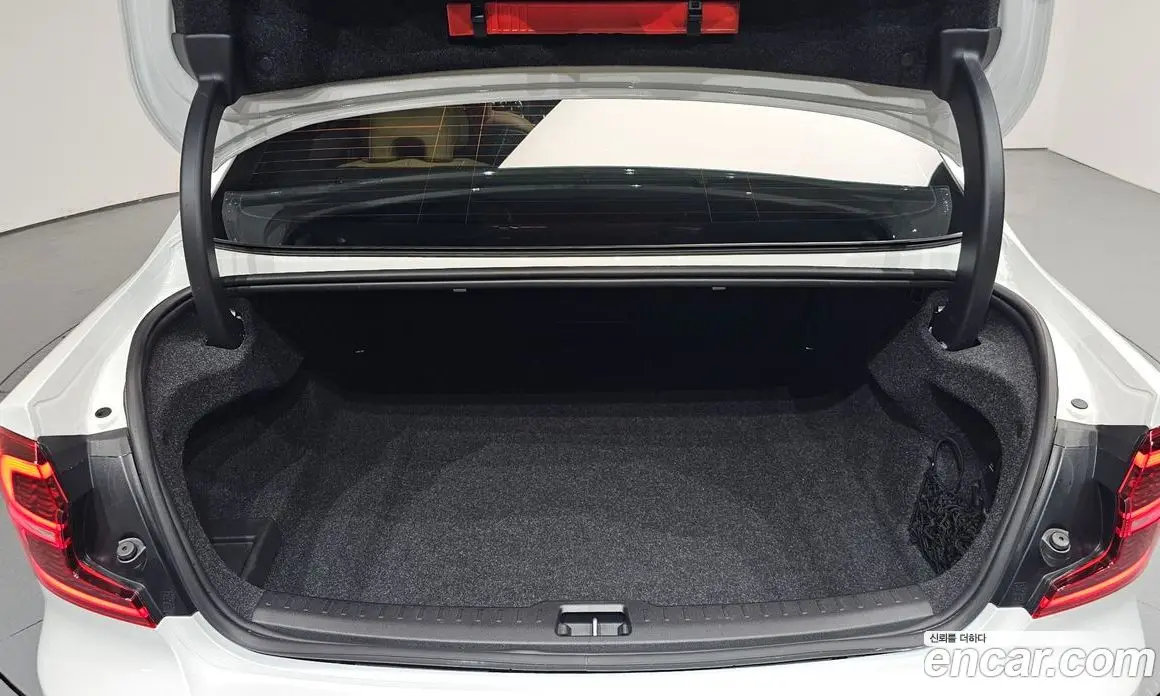 Volvo S60 2021 2.0 автомат (гидро), фото 26 Volvo S60 2021 2.0 автомат (гидро), фото 26