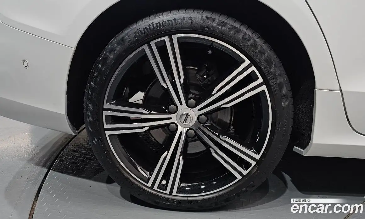 Volvo S60 2021 2.0 автомат (гидро), фото 7 Volvo S60 2021 2.0 автомат (гидро), фото 7