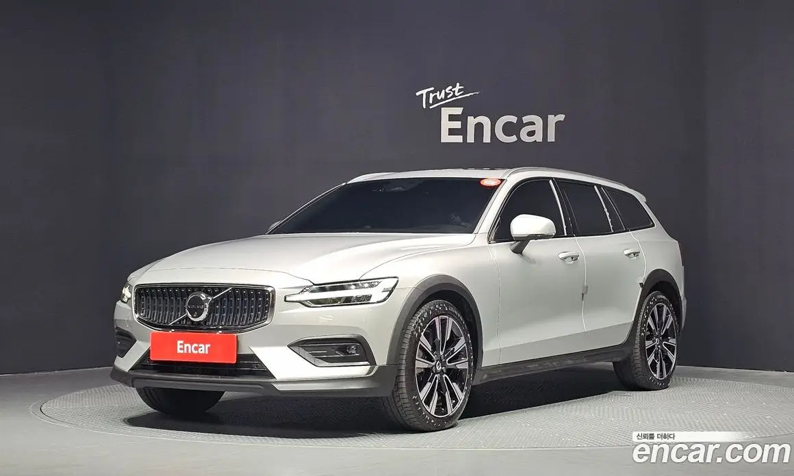 Volvo V60 2024 2.0 автомат (гидро), фото 1 Volvo V60 2024 2.0 автомат (гидро), фото 1