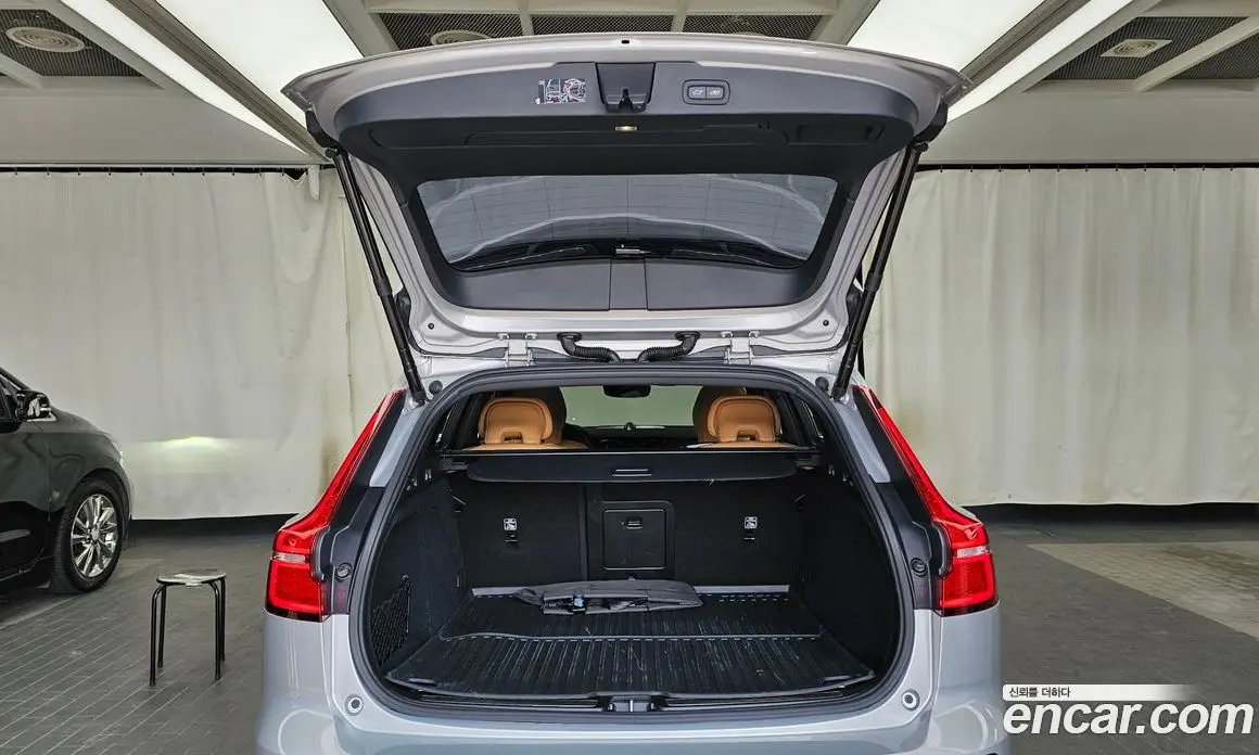 Volvo V60 2024 2.0 автомат (гидро), фото 26 Volvo V60 2024 2.0 автомат (гидро), фото 26