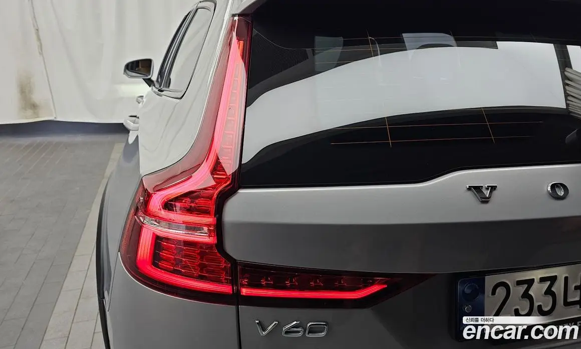 Volvo V60 2024 2.0 автомат (гидро), фото 9 Volvo V60 2024 2.0 автомат (гидро), фото 9