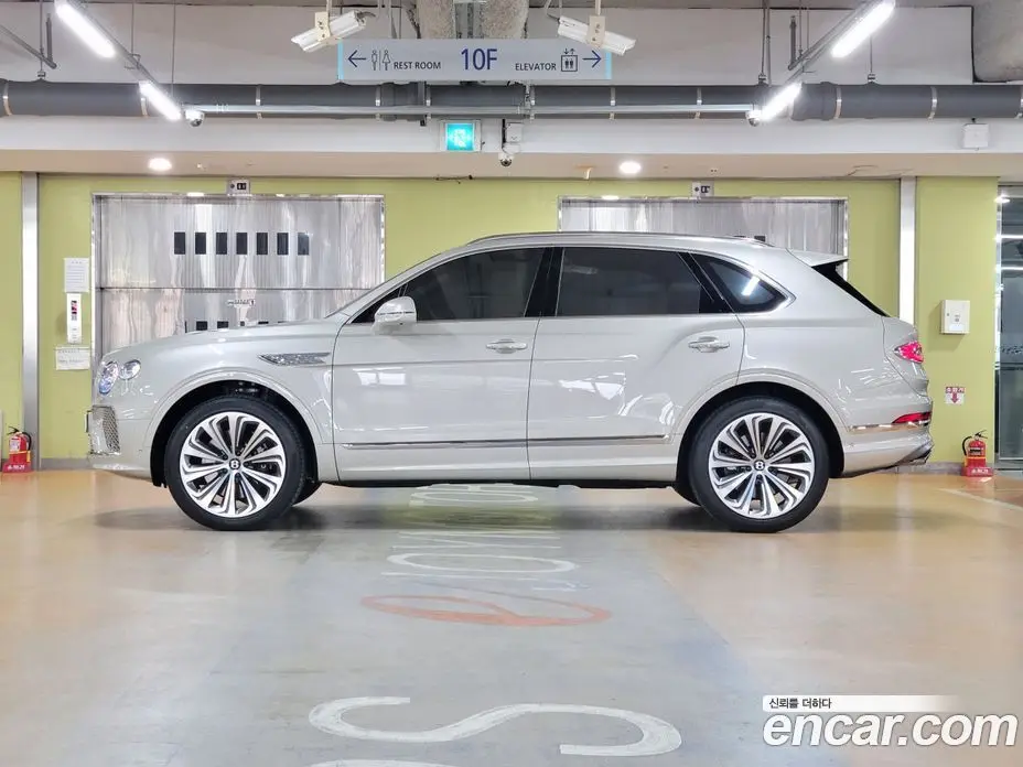 Bentley Bentayga 2026 4.0 автомат (гидро), фото 2 Bentley Bentayga 2026 4.0 автомат (гидро), фото 2