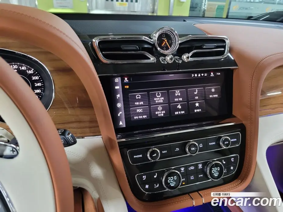Bentley Bentayga 2026 4.0 автомат (гидро), фото 14 Bentley Bentayga 2026 4.0 автомат (гидро), фото 14