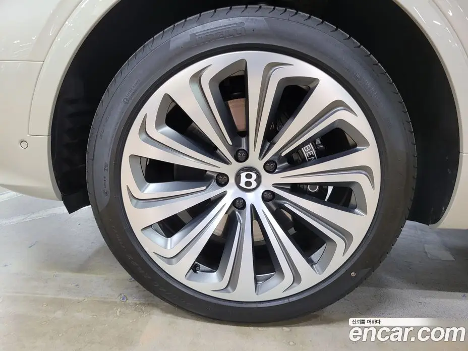 Bentley Bentayga 2026 4.0 автомат (гидро), фото 19 Bentley Bentayga 2026 4.0 автомат (гидро), фото 19