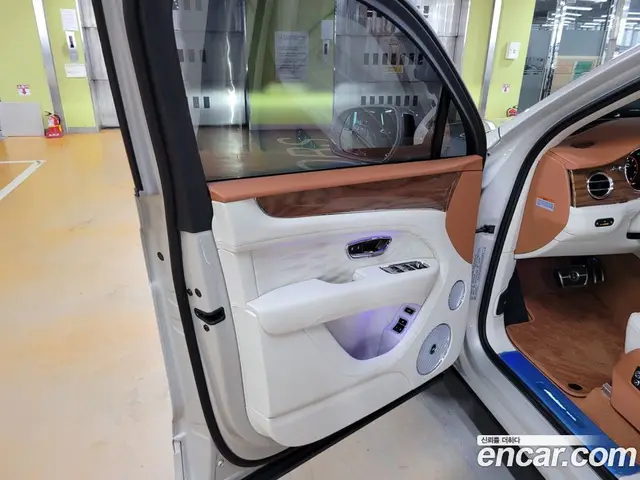 Bentley Bentayga 2026 4.0 автомат (гидро), миниатюра 9 Bentley Bentayga 2026 4.0 автомат (гидро), миниатюра 9