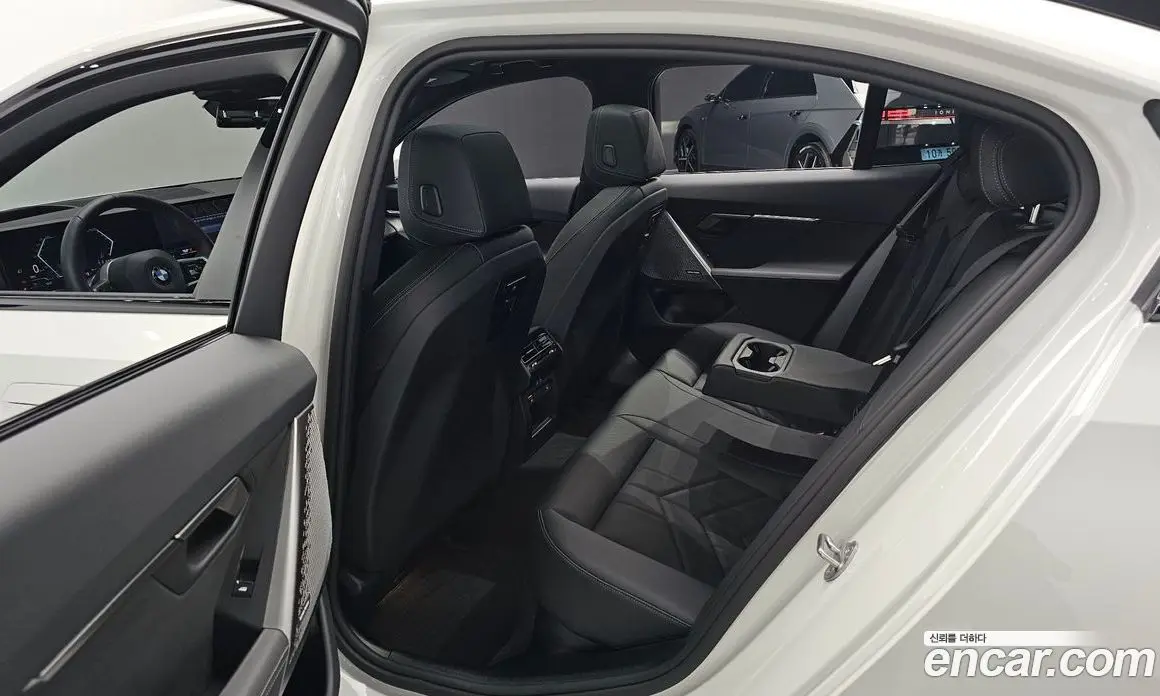 BMW 5 серия 2024 2.0 автомат (гидро), фото 17 BMW 5 серия 2024 2.0 автомат (гидро), фото 17
