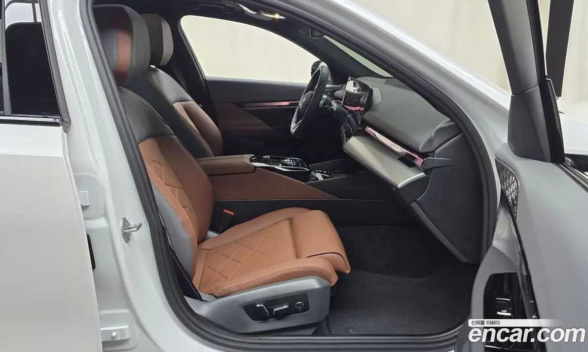 BMW 5 серия 2025 2.0 автомат (гидро), фото 16 BMW 5 серия 2025 2.0 автомат (гидро), фото 16