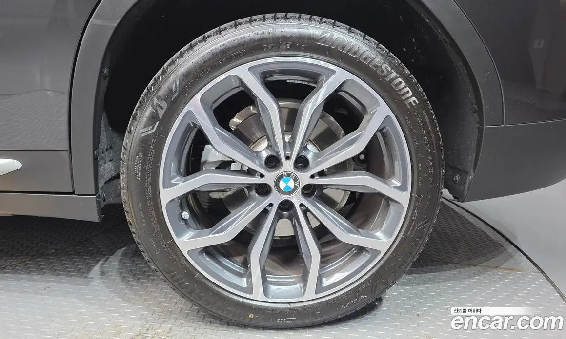 BMW X4 2025 2.0 автомат (гидро), фото 7