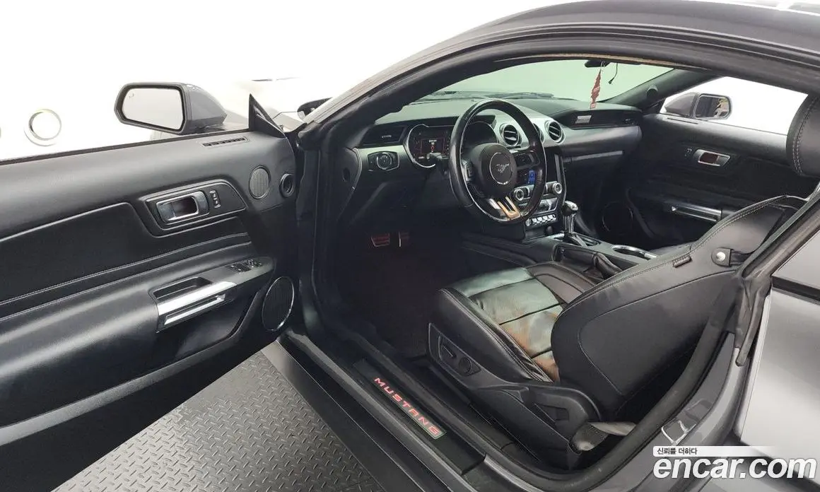 Ford Mustang 2021 2.3 автомат (гидро), фото 13