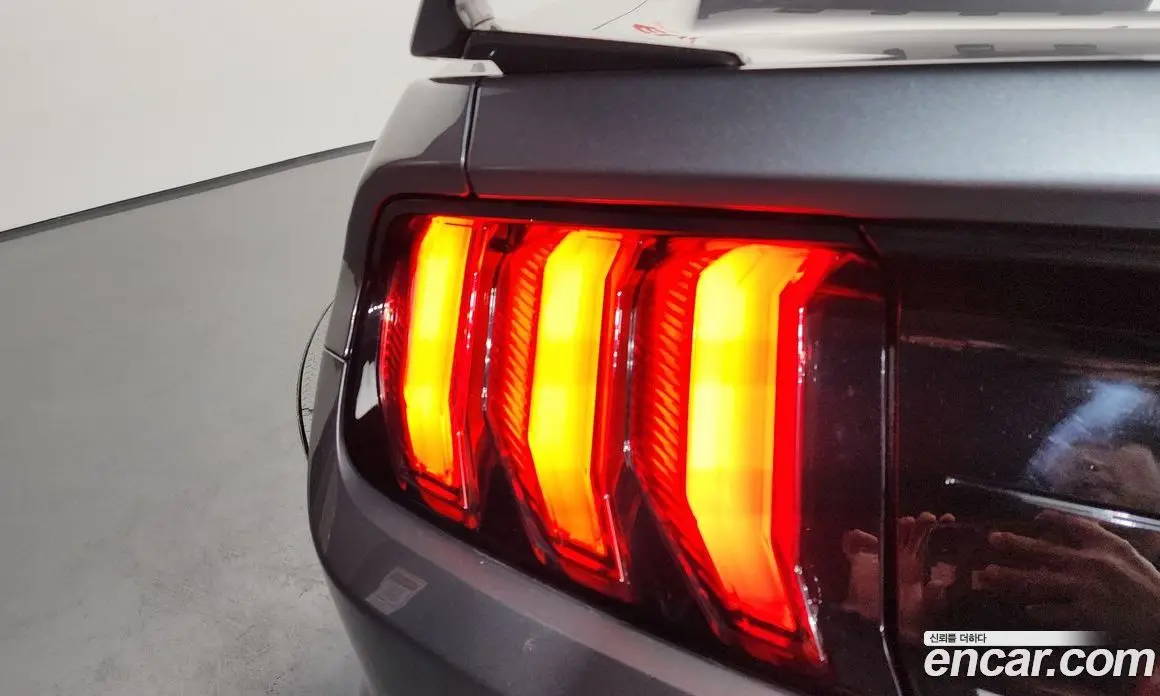 Ford Mustang 2021 2.3 автомат (гидро), фото 9
