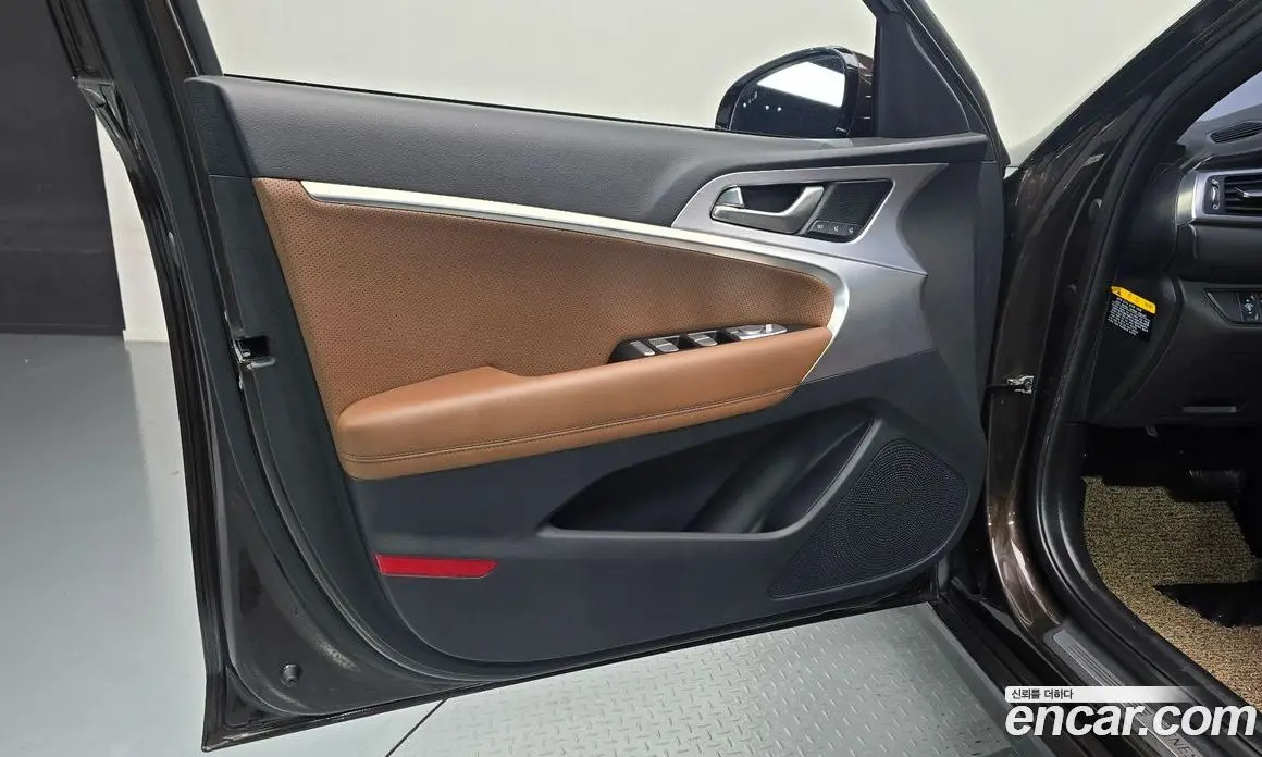 Genesis G70 2019 2.0 автомат (гидро), фото 14 Genesis G70 2019 2.0 автомат (гидро), фото 14