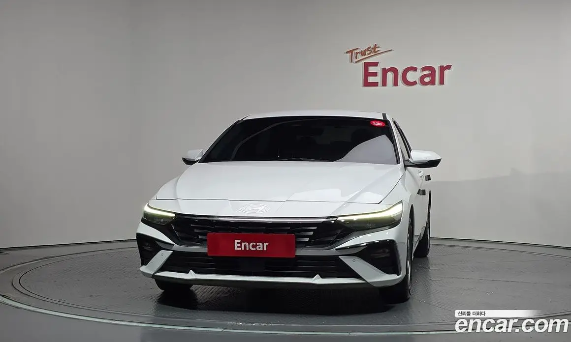 Hyundai Avante 2023 1.6 автомат (гидро), фото 3